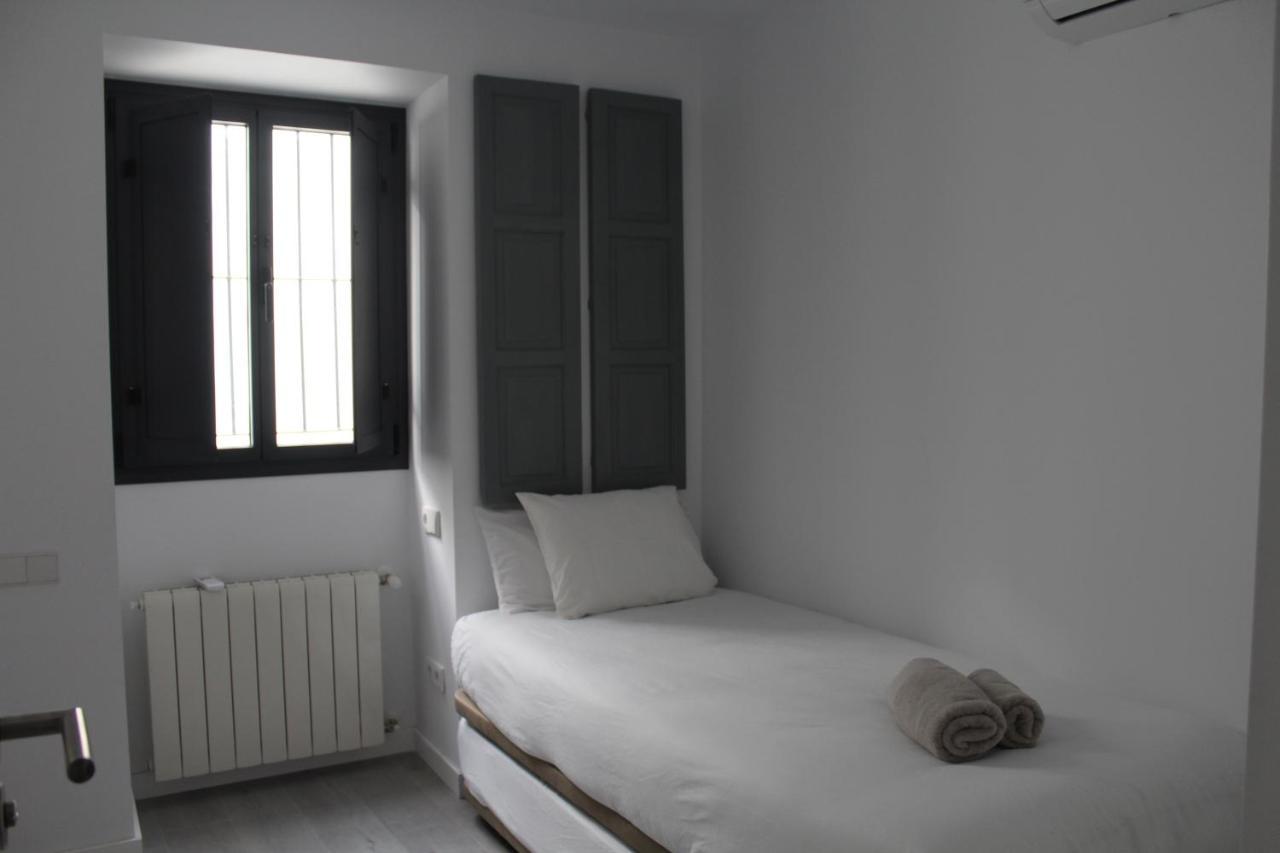 Cozy & Modern Apartment Hombre De Piedra Seville Ngoại thất bức ảnh